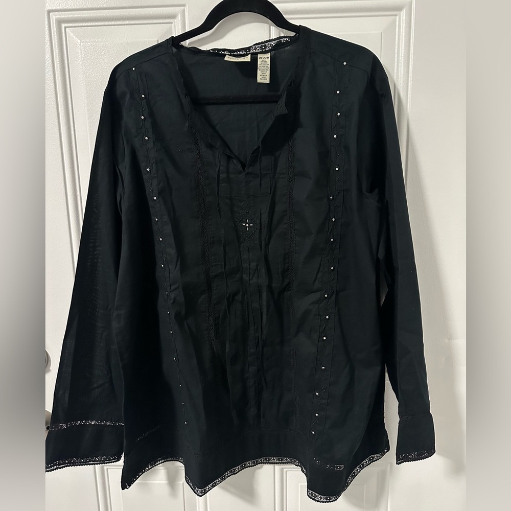 Classic Elements Woman Black Lace Trim Top, Size 20-22W